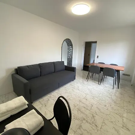 4 Zw M. Blick V. Balkon Auf Lech Apartment